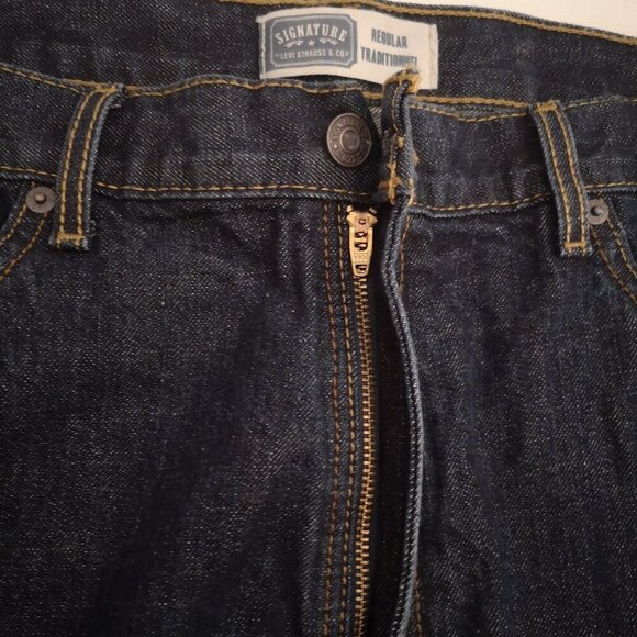 Signature by Levi Strauss Men's Size 40/30 Dark Wash Straight Leg Jeans - Picture 10 of 13